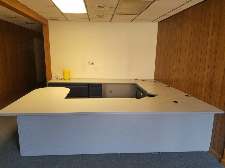 More Photos Of 1817 Washington St, Two Rivers Office Residential For Sale