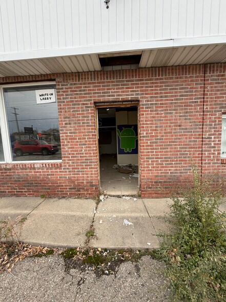 More Photos Of 3102 Martin Luther King Ave, Flint General Retail For Sale