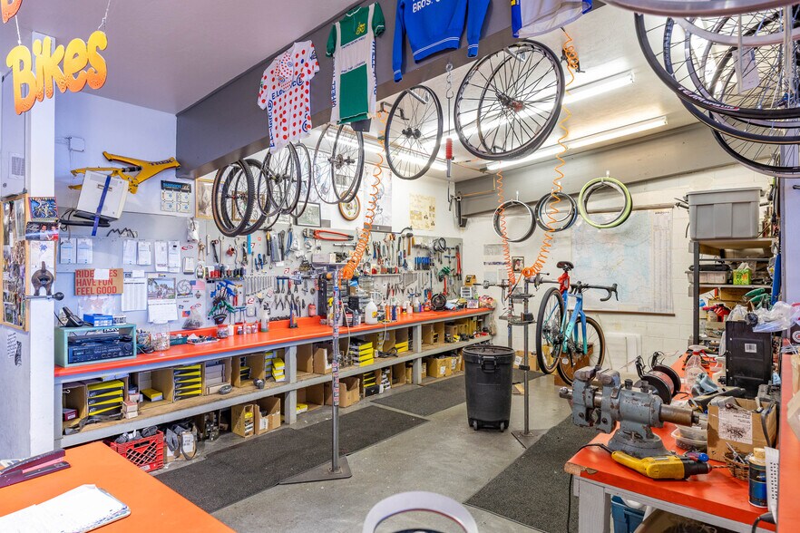 More Photos Of 1301 E Fry Blvd, Sierra Vista General Retail For Sale