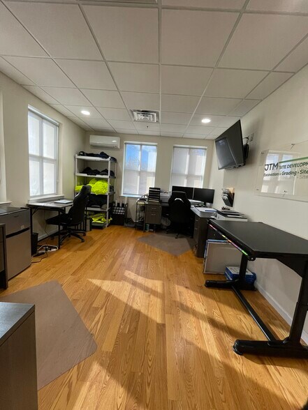 More Photos Of 1704 Maxwell Dr, Wall Township Office For Lease