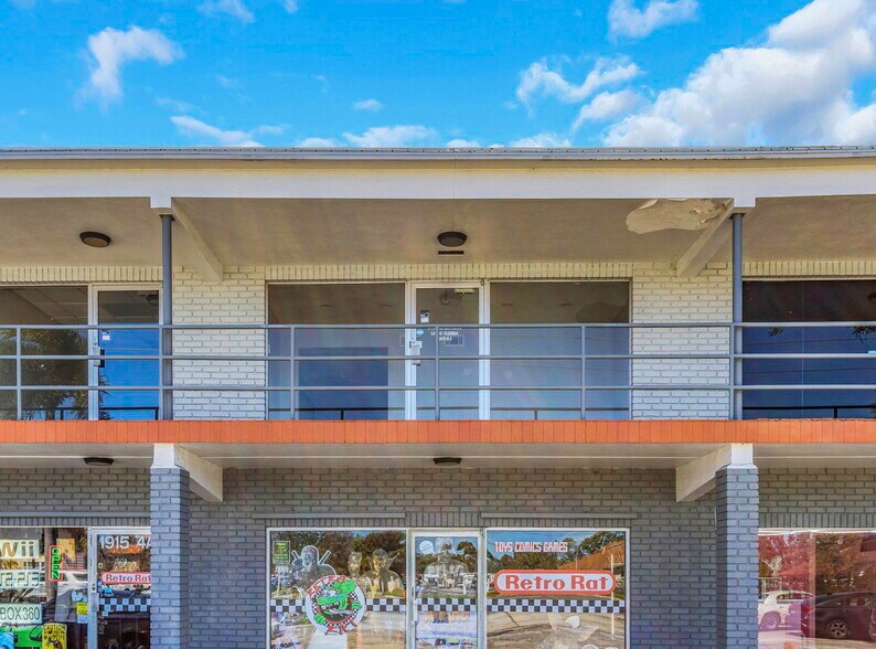 More Photos Of 1915 E Bay Dr, Largo General Retail For Sale