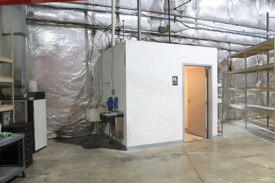 More Photos Of 7315-A Grove Rd, Frederick Warehouse For Lease