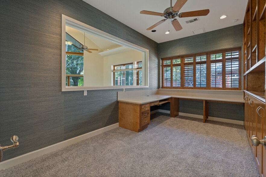 More Photos Of 16621 Hereford Dr, Tomball Flex For Sale