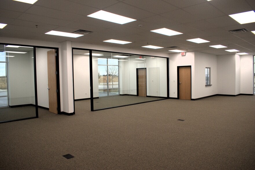More Photos Of 9449 Silver Creek Rd, Fort Worth Warehouse For Lease