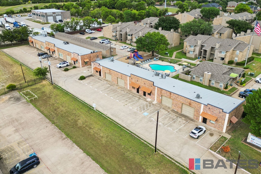 More Photos Of 198 Brothers Blvd, Red Oak Flex For Lease