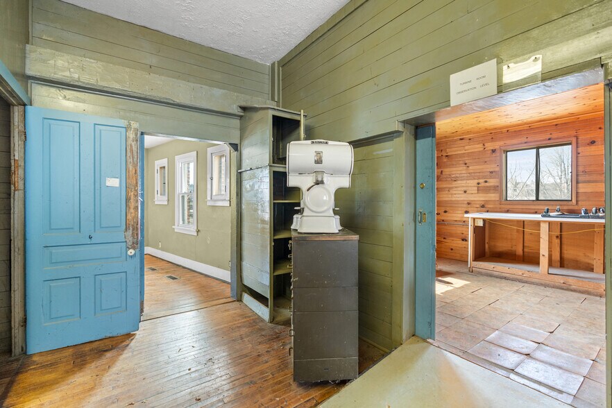 More Photos Of 8572 Silver Lake Rd, Linden Freestanding For Sale