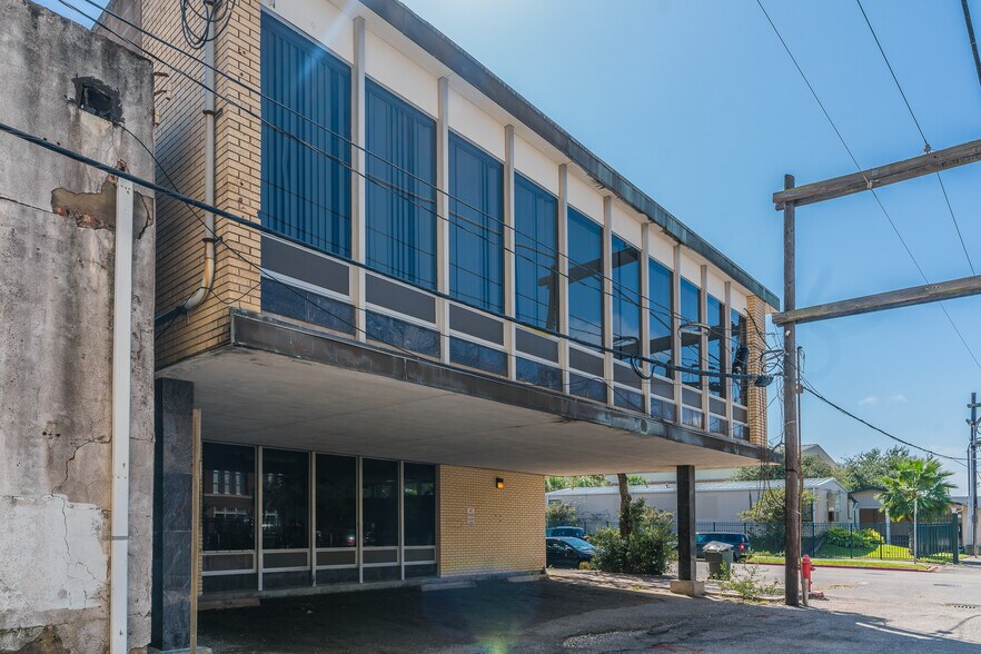 More Photos Of 622 Kempner, Galveston Loft Creative Space For Lease