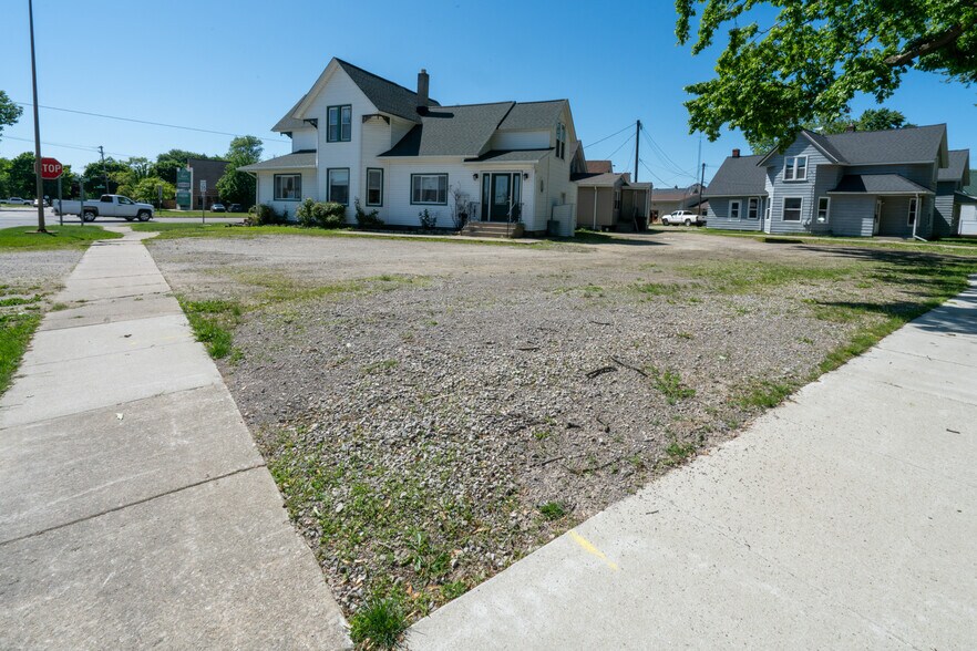 More Photos Of 1806 Pine Grove Ave, Port Huron Storefront Retail Office For Sale