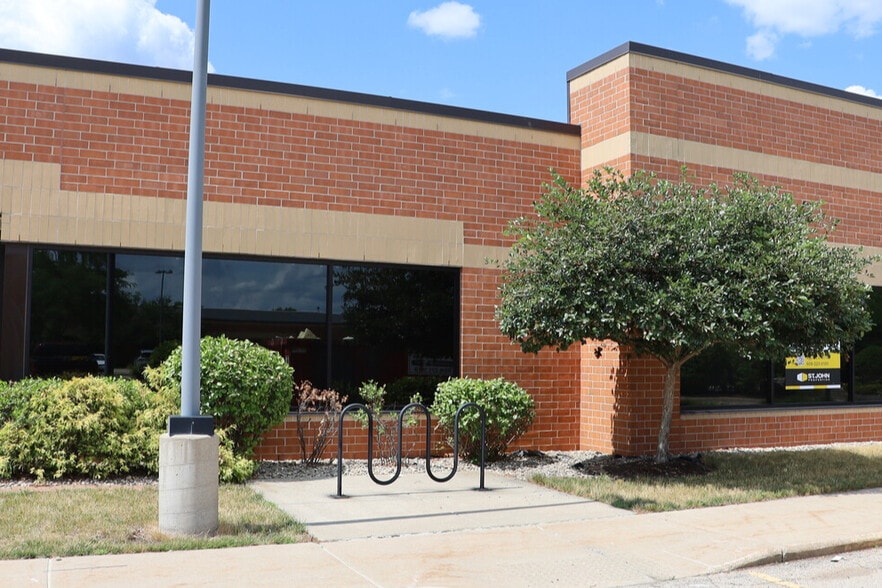 Primary Photo Of 4610 S Biltmore Ln, Madison Medical For Lease