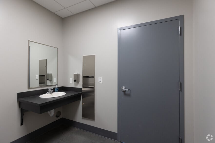 More Photos Of 134 Long Rd, Williamston Distribution For Sale