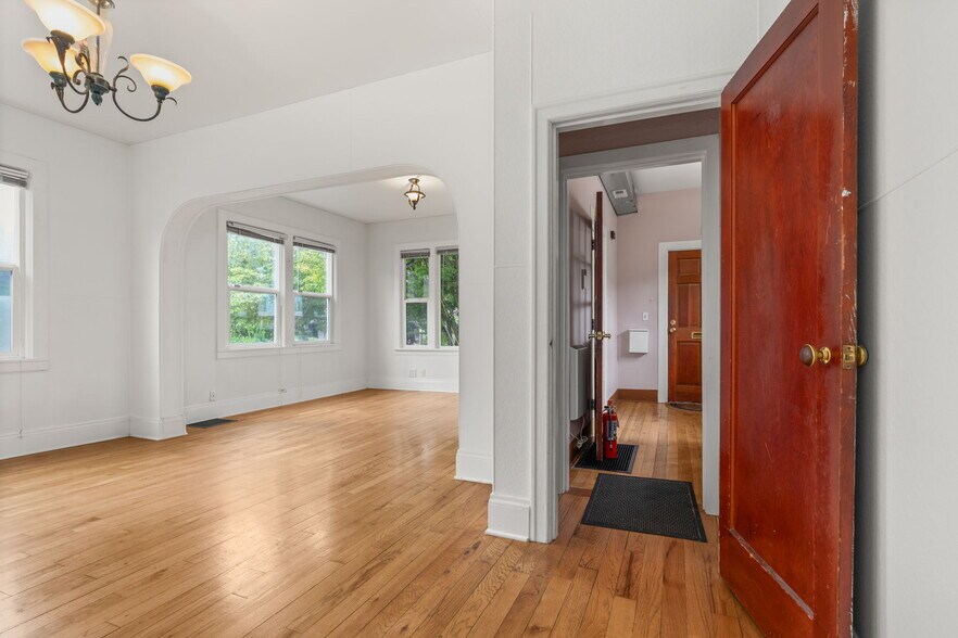 More Photos Of 1516 SE 43rd Ave, Portland Medical For Sale