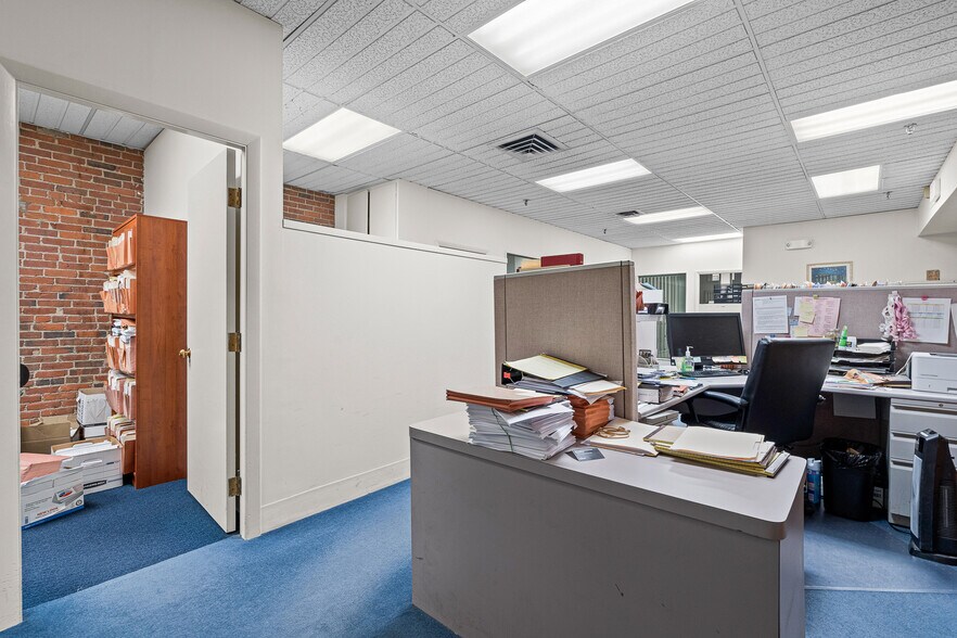 More Photos Of 21 Merchants Row, Boston Loft Creative Space For Sale