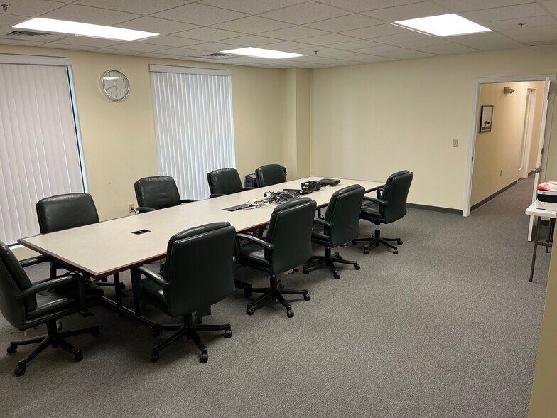 More Photos Of 51 Webb Pl, Dover Office For Sale