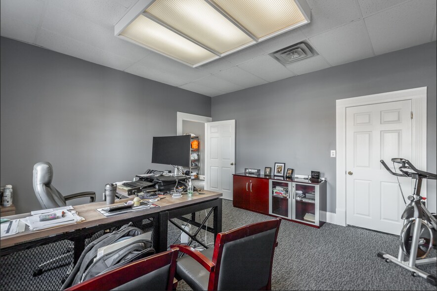 More Photos Of 111 E 8th St, Chattanooga Office For Sale