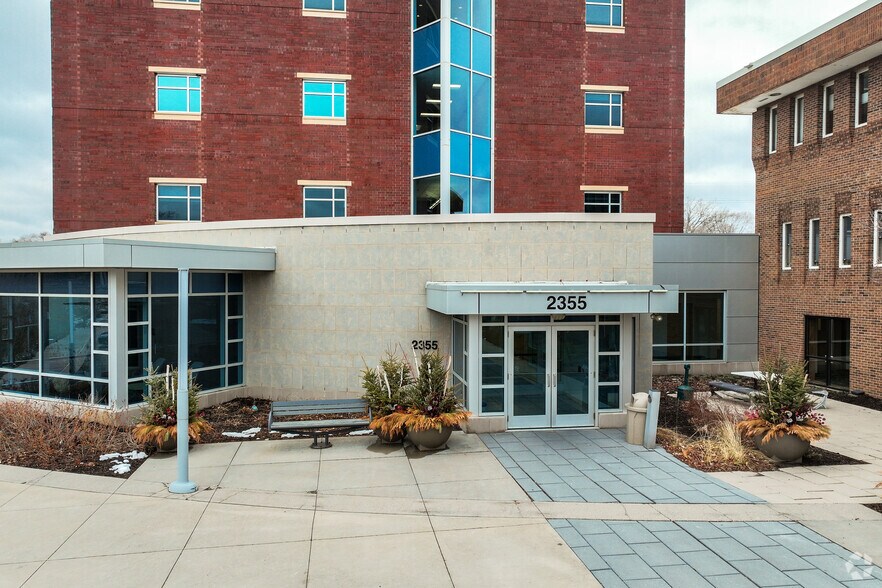 More Photos Of 2355 Highway 36 W, Roseville Coworking Space