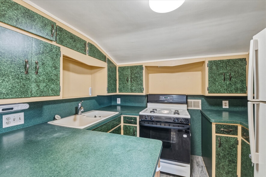 More Photos Of 3450 Mid Valley Dr, De Pere Flex For Sale