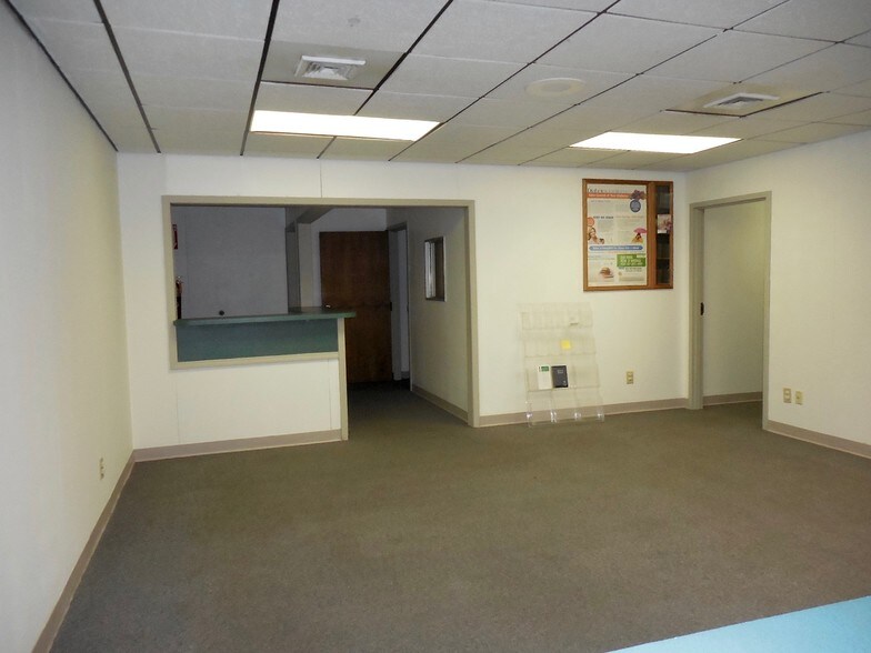 More Photos Of 905 N Macomb St, Monroe Medical For Lease