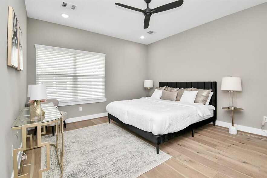 More Photos Of 316 Thornton Rd, Houston Apartments For Sale
