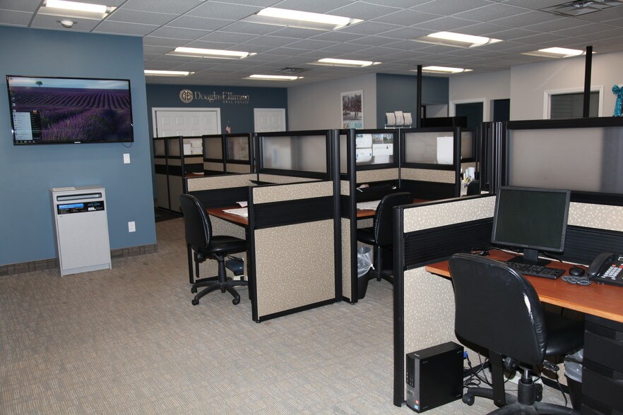 More Photos Of 996 W Jericho Tpke, Smithtown Office For Lease
