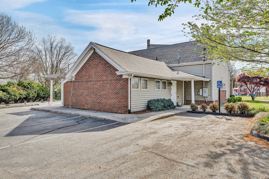 More Photos Of 5034 Williamson Rd NW, Roanoke Office For Lease