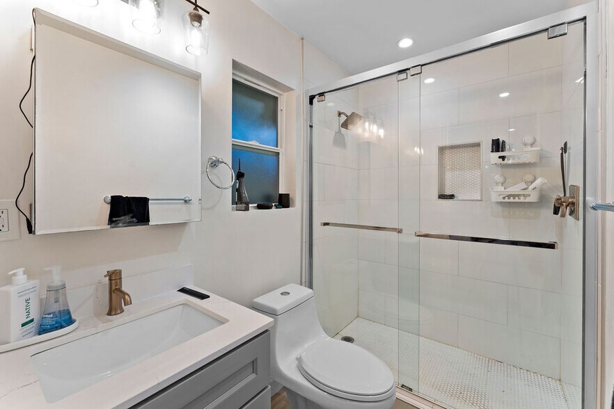 More Photos Of 2427 McKinley Ave, Berkeley Apartments For Sale