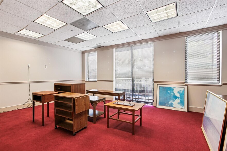 More Photos Of 1501 Duke St, Alexandria Office For Sale