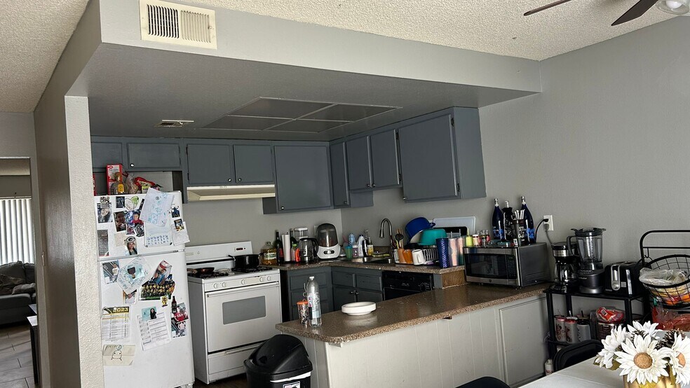 More Photos Of 2916 Karen Ave, Las Vegas Apartments For Sale