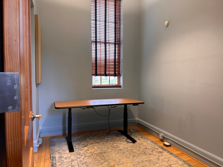 More Photos Of 830 Cottageview Dr, Traverse City Loft Creative Space For Sale