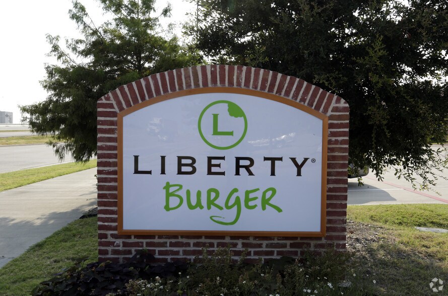 More Photos Of 3617 Shire Blvd, Richardson Storefront Retail Office For Lease