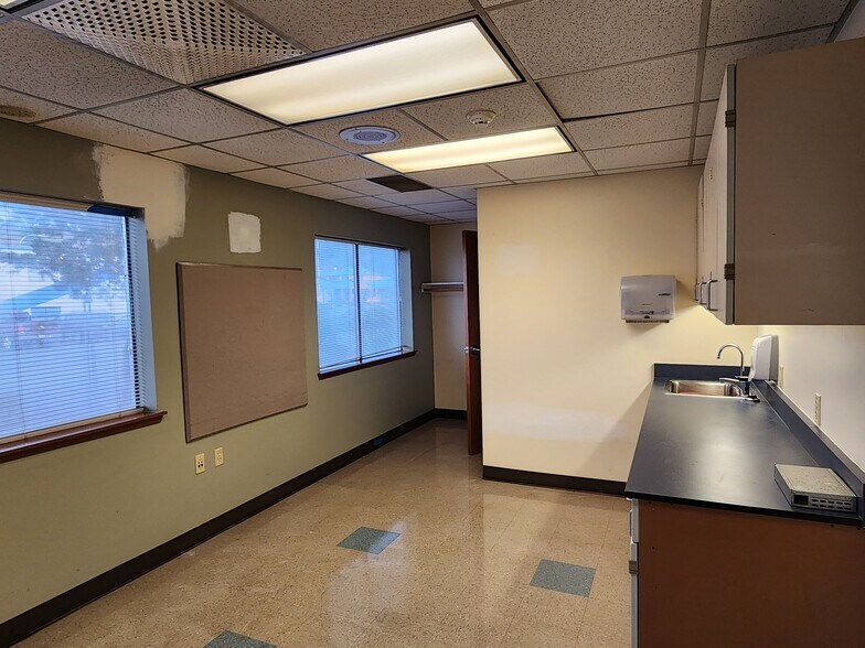 More Photos Of 502 54th Ave E, Fife Office For Lease