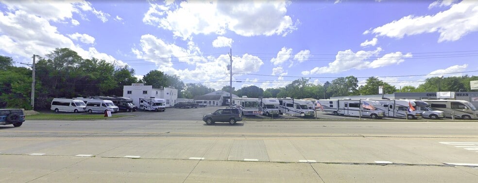 Primary Photo Of 22514 N IL Route 83, Long Grove Auto Dealership For Sale