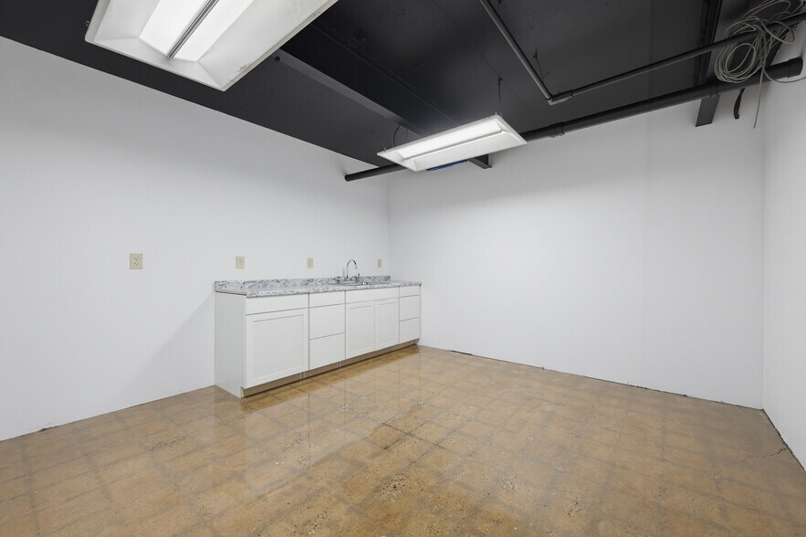 More Photos Of 318 Main St, Berlin Office For Sale