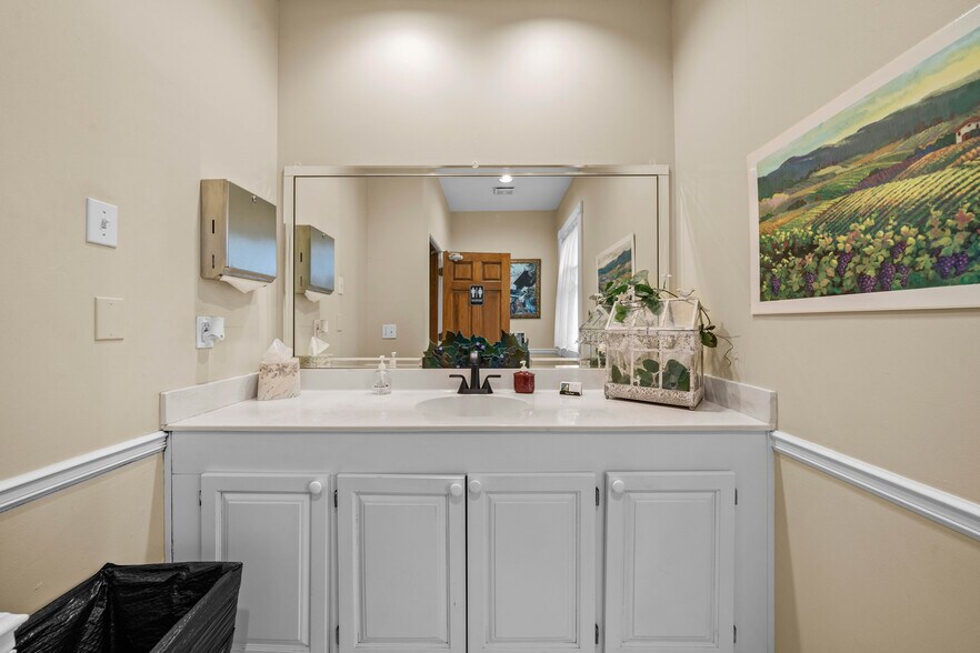 More Photos Of 405 Main St, Parkville Storefront Retail Office For Sale