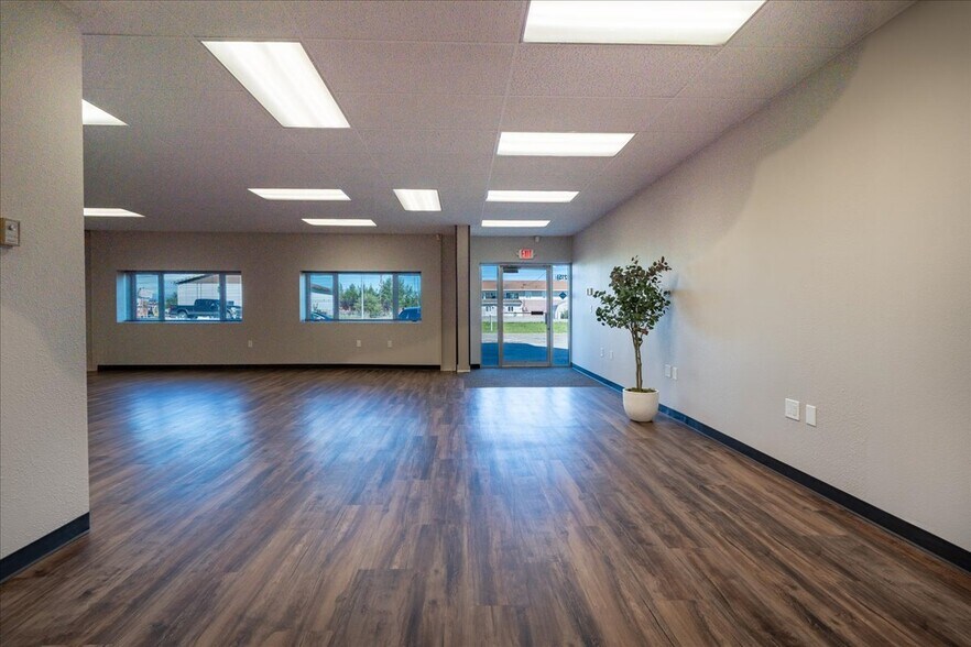 More Photos Of 2151 Van Horn Rd, Fairbanks Warehouse For Lease