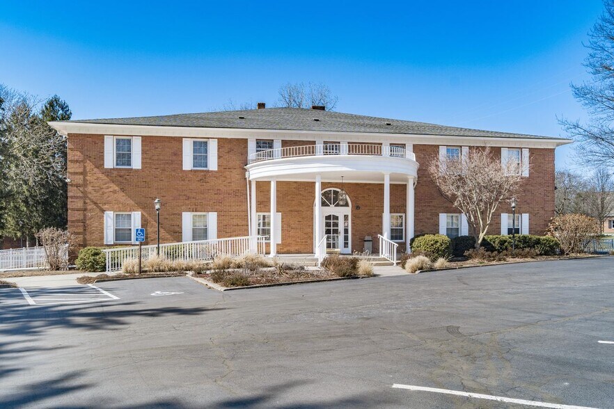 Primary Photo Of 6649 N High St, Worthington Medical For Sale