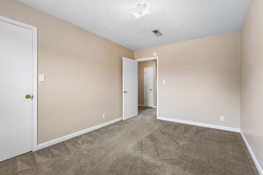 More Photos Of 2450 Caroline Dr, Clarksville Apartments For Sale