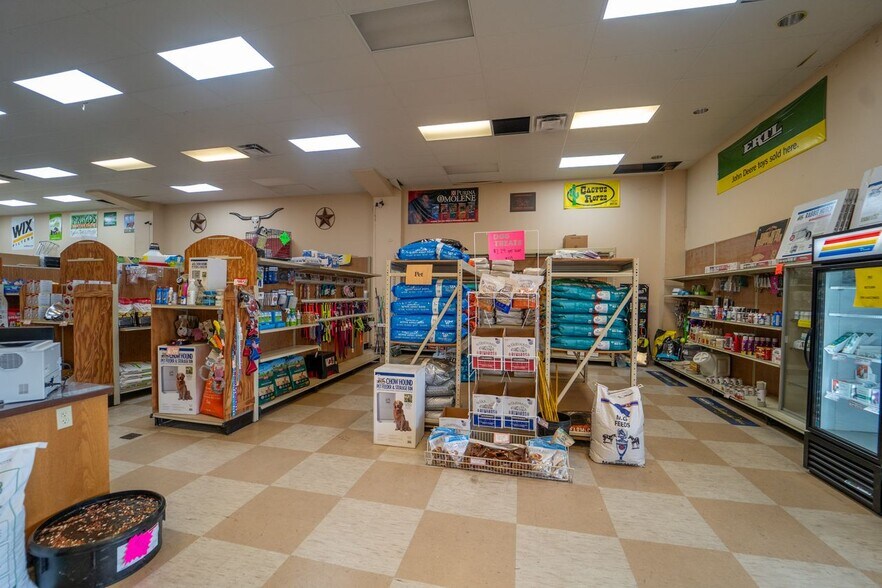 More Photos Of 610 E End St, Goliad General Retail For Sale