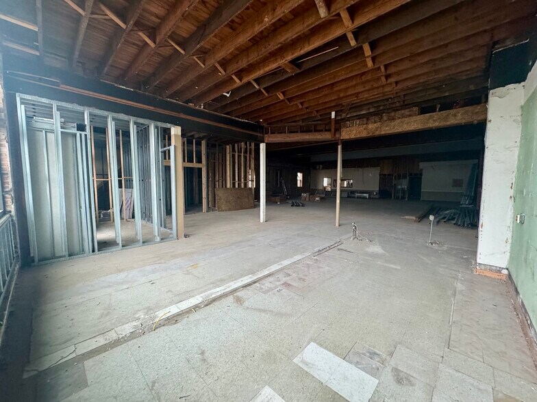 More Photos Of 120 Walnut St, Washington General Retail For Sale