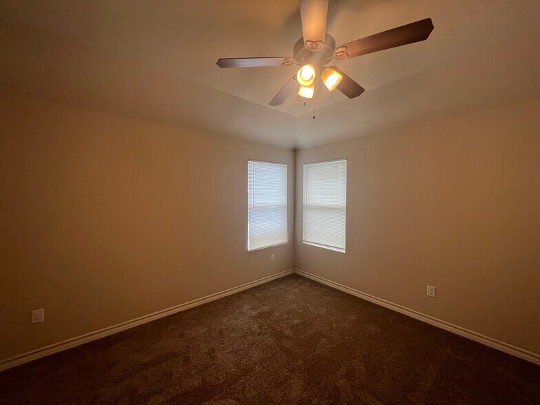 More Photos Of 7014 Donovan Way, San Antonio Apartments For Sale