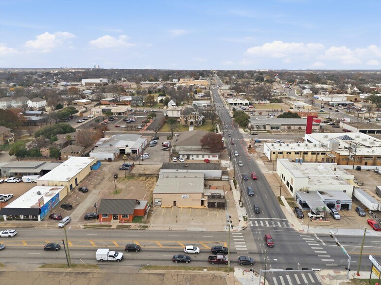 More Photos Of 1801 Franklin Ave, Waco Flex For Sale