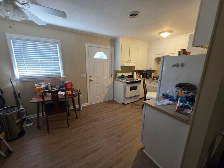 More Photos Of 1101 Comanchee Trl, West Columbia Multifamily For Sale
