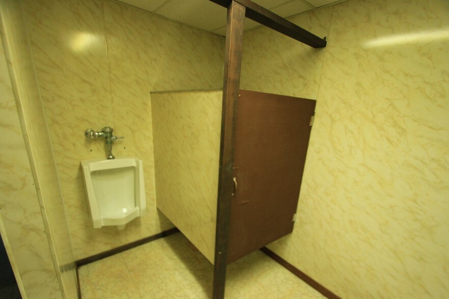 More Photos Of 108 SE 6th St, Abilene Specialty For Sale
