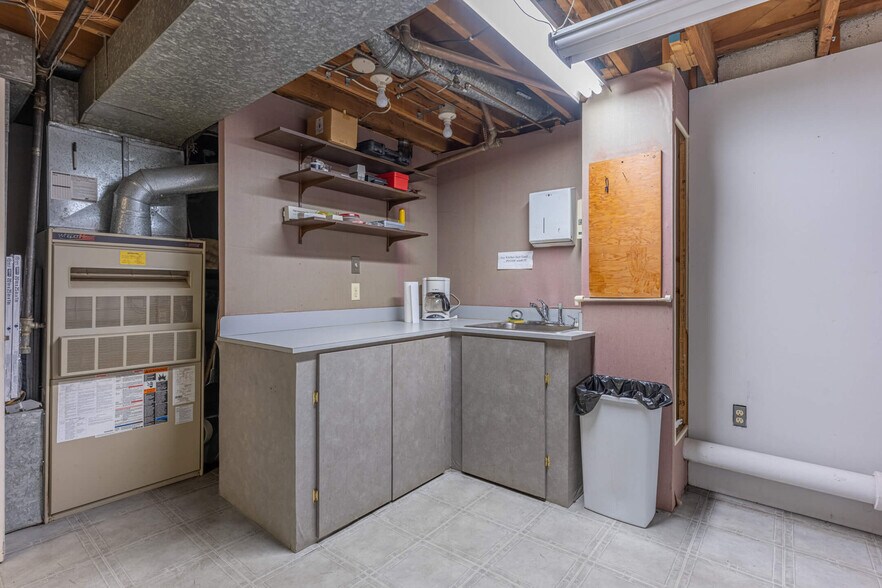 More Photos Of 2105 Central Ave, Middletown Office For Sale