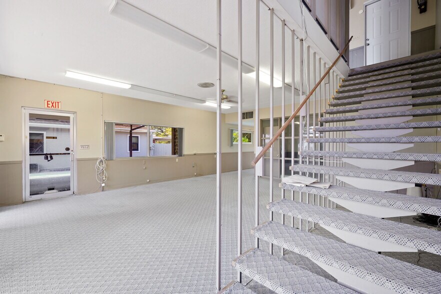 More Photos Of 1510 Dr. Martin Luther King Jr St N, Saint Petersburg Office For Sale