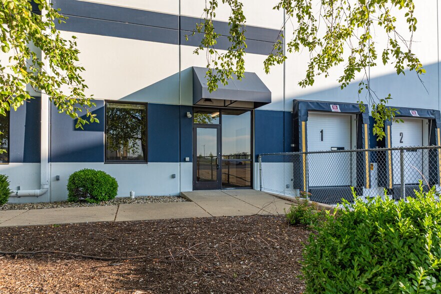 More Photos Of 20 Unytite Dr, Peru Distribution For Sale