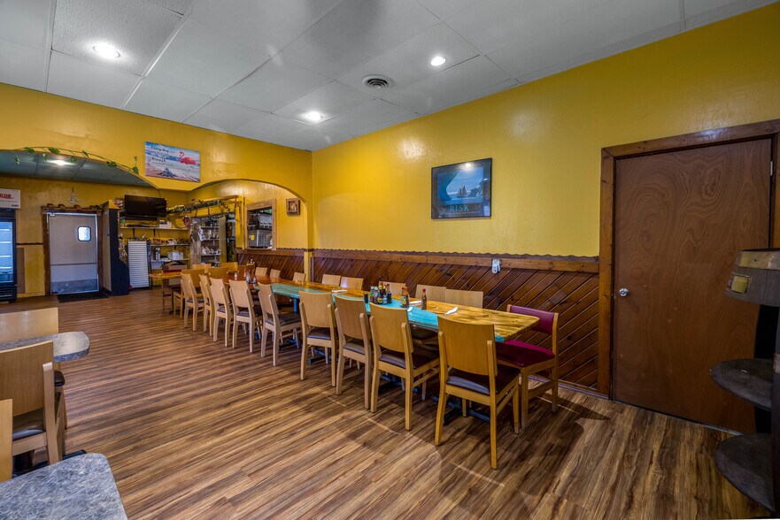 More Photos Of 111 W Union St, Goodland General Retail For Sale
