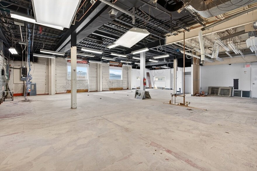 More Photos Of 144-150 Chatham St, Hamilton Manufacturing For Lease