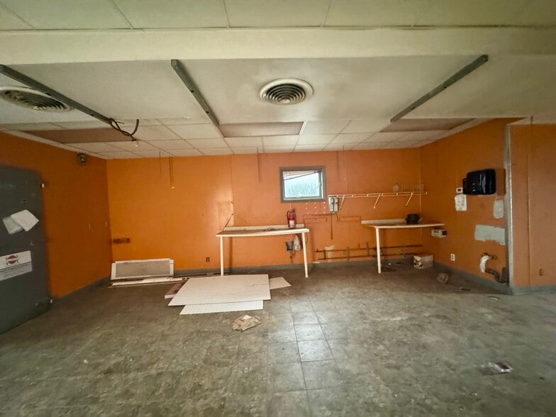 More Photos Of 126 Walnut St, Washington Freestanding For Sale