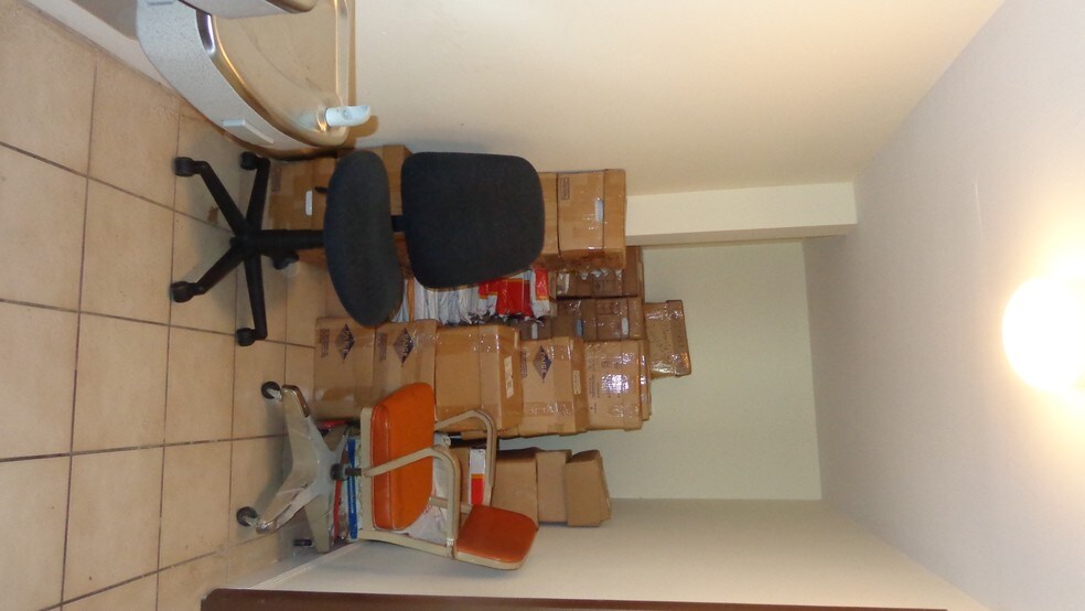 More Photos Of 13977-13981 SW 140th St, Miami Light Distribution For Sale