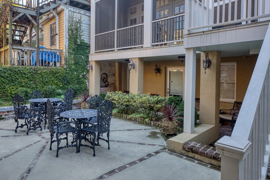 More Photos Of 14 E Taylor St, Savannah Specialty For Sale